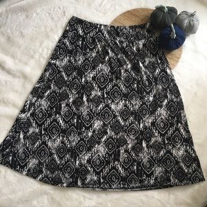Studio 253 Black & White Printed Skirt Medium